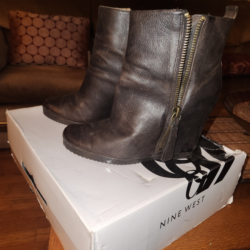 Nine West Wedge Booties Size 9M